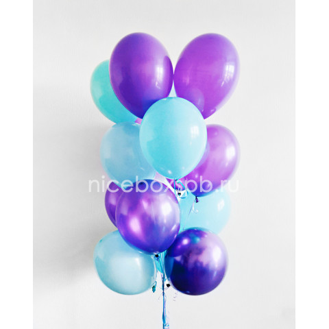 Фонтан фиолетовых и бирюзовых шаров